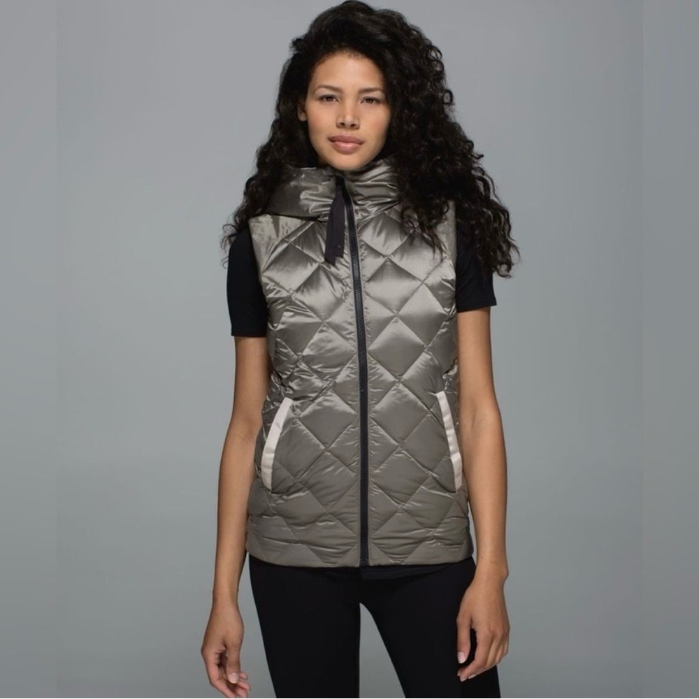 lululemon Reversible Camouflage hooded Puffer Vest - Picture 3 of 13